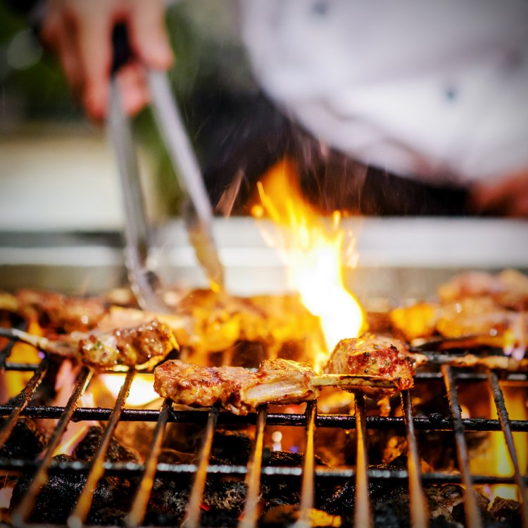 האם מותר לעשות על האש בשבת? (צילום: jaboo2foto/shutterstock)