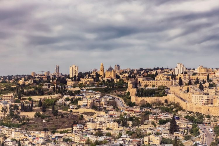 האם מותר להגיד את שם השם? (צילום: Sasha1981/shutterstock)