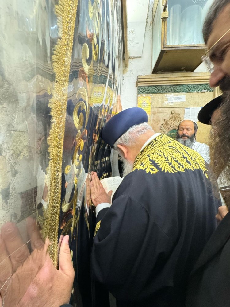 תיעוד מיוחד ממירון: רבה של ירושלים במעמד ההדלקה