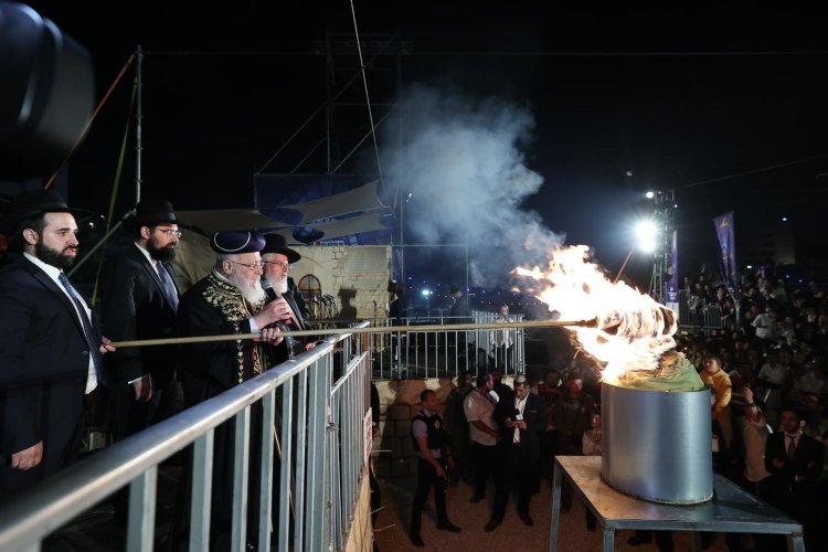 מרן הראשון לציון בהדלקה בשמעון הצדיק