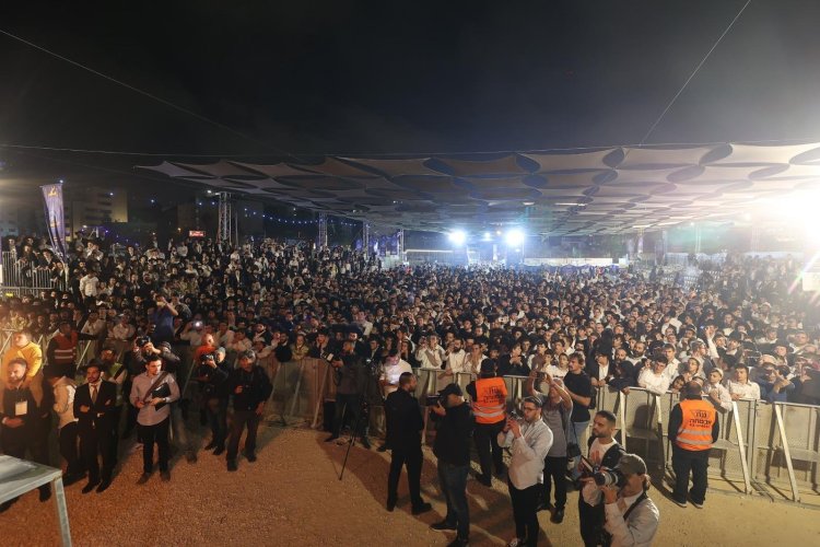 מרן הראשון לציון בהדלקה בשמעון הצדיק