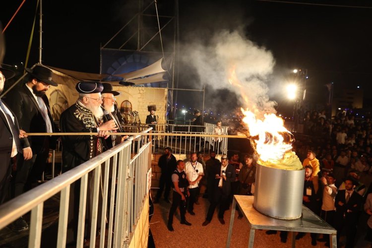 מרן הראשון לציון בהדלקה בשמעון הצדיק