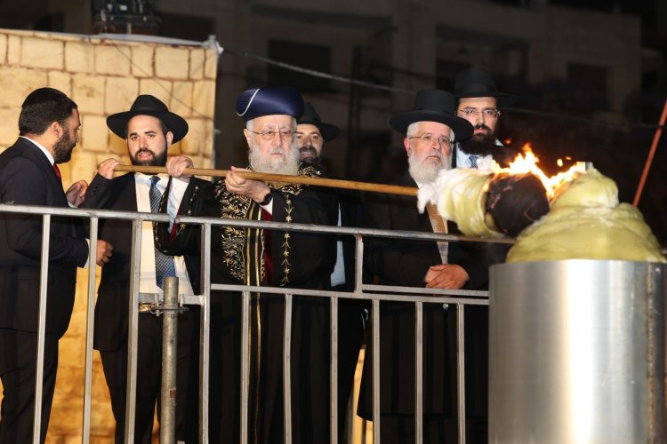 מרן הראשון לציון בהדלקה בשמעון הצדיק