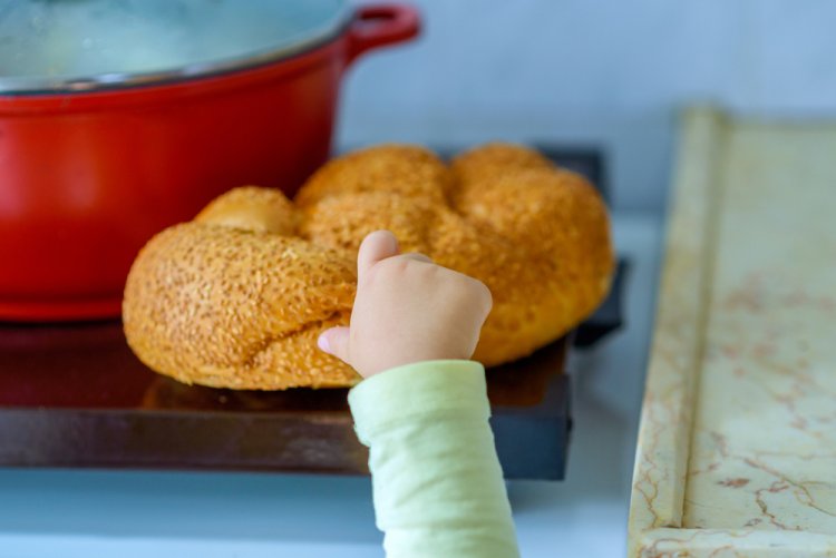 האם מותר להניח תבשיל מבושל למחצה על הפלטה בערב שבת? (צילום: Inna Reznik/shutterstock)