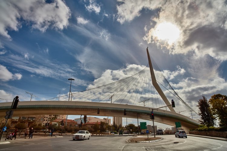 האם ישנה חובה לשוב לארץ לאחר שהייה ממושכת בחו"ל?  (rasika108/shutterstock) 