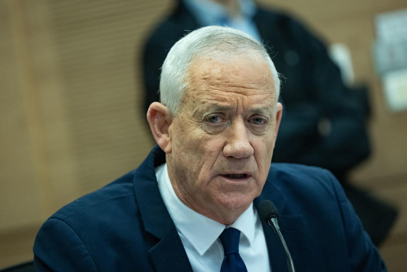 גנץ דוחק ברה"מ: "הזמן רע לחטופים - תביא עסקה כוללת"
