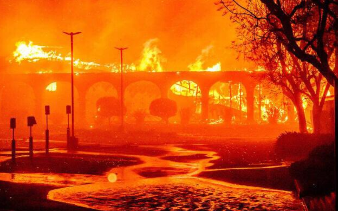 "הרחובות נשרפו כליל": שרפות ענק גרמו נזק עצום בקליפורניה "הרחובות נשרפו כליל": שרפות ענק גרמו נזק עצום בקליפורניה