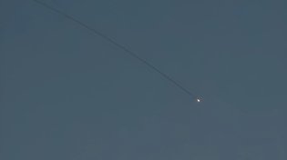 החות'ים שבים לירות: טיל בליסטי שוגר מתימן - ויורט