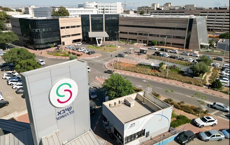 שלוש השבות שוהות בבית החולים, לצד משפחותיהן הנרגשות שלוש השבות שוהות בבית החולים, לצד משפחותיהן הנרגשות