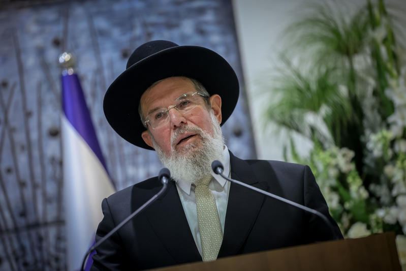 "זכיתן לצאת מאפילה לאורה": הרב הראשי במכתב לחטופות 