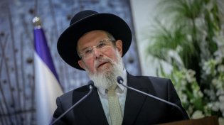 "זכיתן לצאת מאפילה לאורה": הרב הראשי במכתב לחטופות 