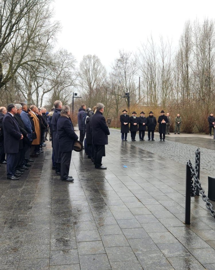 זלנסקי בטקס במלאת 80 שנה לשחרור אושוויץ: "להנחיל את זיכרון השואה לדור הצעיר" (צילום: FJCU)