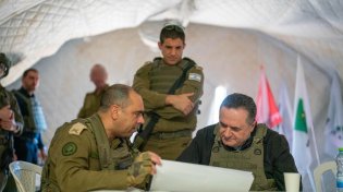 שר הביטחון מאיים על חזבאללה: תפסיקו עם הכטב"מים או שתושמדו 
