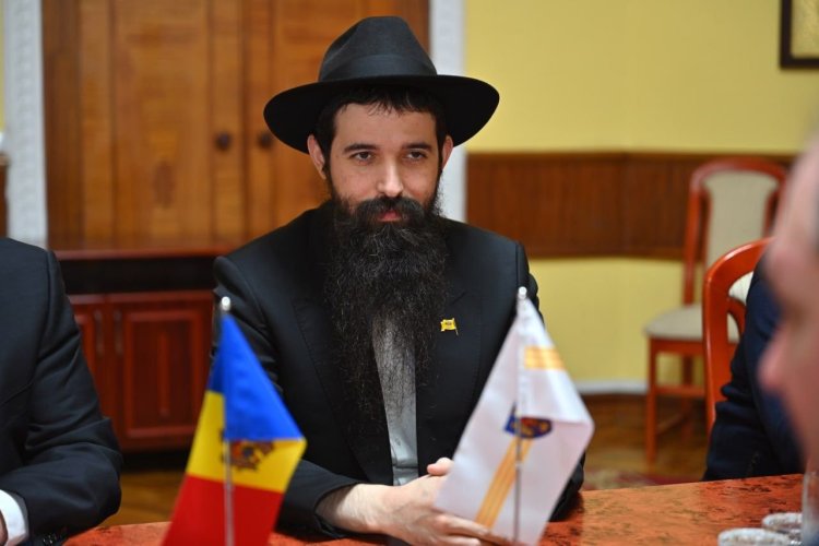 מפגש היסטורי בקישינב: המתנה שקישרה את ראש העיר לעבר היהודי