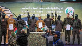 פיתה רקובה פעם בכמה ימים, תלייה הפוכה וחניקות: זוועות השבי