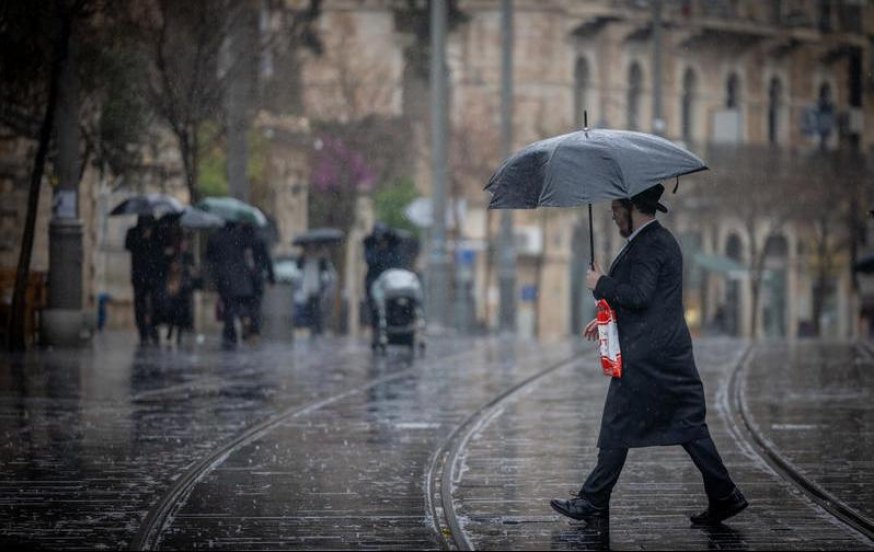 תכינו את המעילים: היום יהיה גשום, קר מאוד וסופות רעמים תכינו את המעילים: היום יהיה גשום, קר מאוד וסופות רעמים