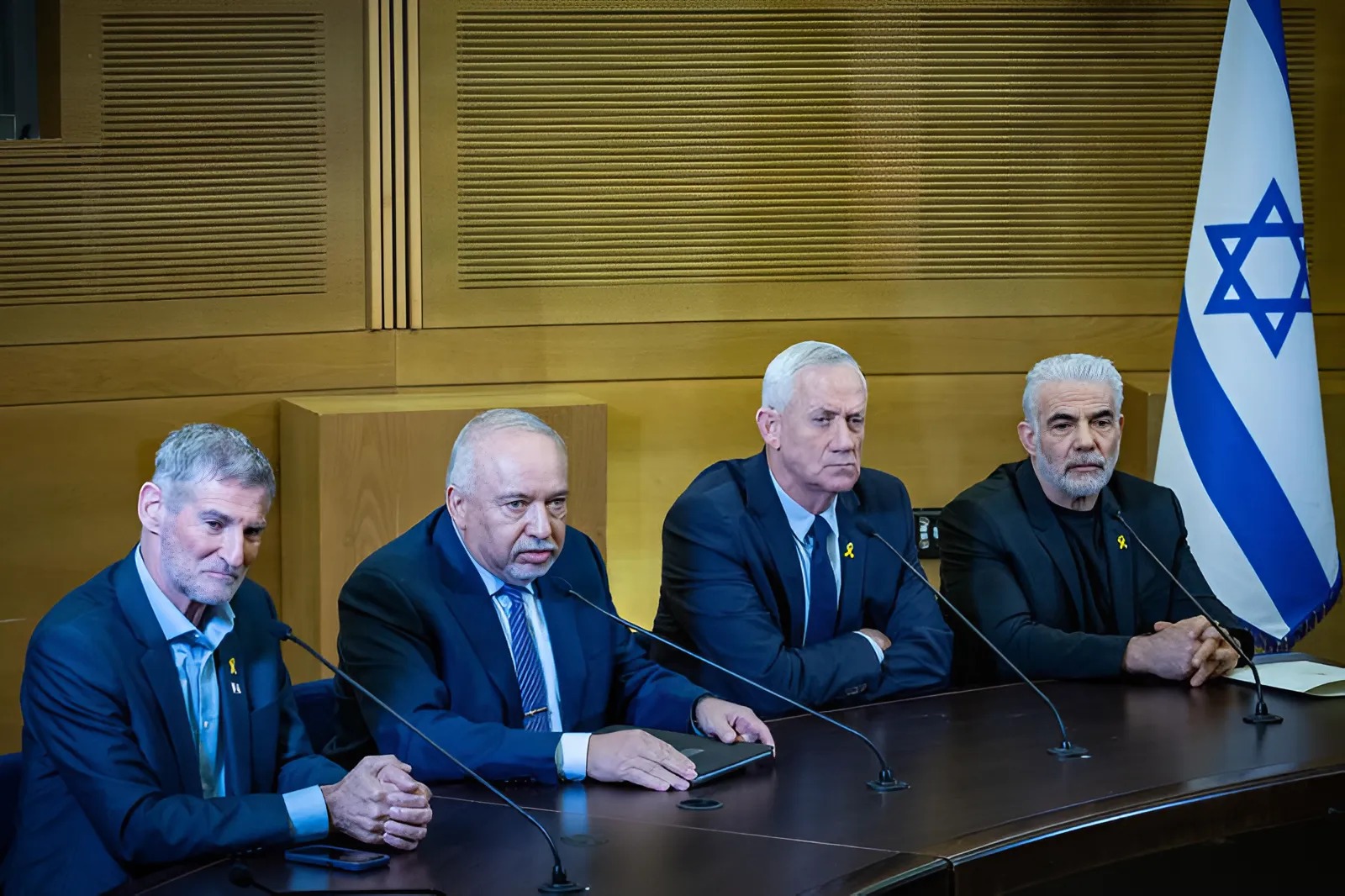 האופוזיציה טוענת: "פיטורי ראש השב"כ נגועים בשיקולים זרים; נפנה לבג"ץ" האופוזיציה טוענת: "פיטורי ראש השב"כ נגועים בשיקולים זרים; נפנה לבג"ץ"