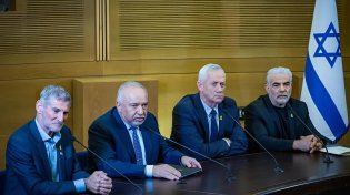 האופוזיציה טוענת: "פיטורי ראש השב"כ נגועים בשיקולים זרים; נפנה לבג"ץ"