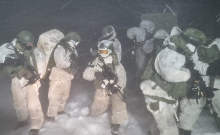 חורף סוער בחרמון הסורי: כך "הלוחמים הלבנים" של צה"ל מתמודדים עם הסופה חיילי צהל בחרמון הסורי. (צילום: דו"צ)