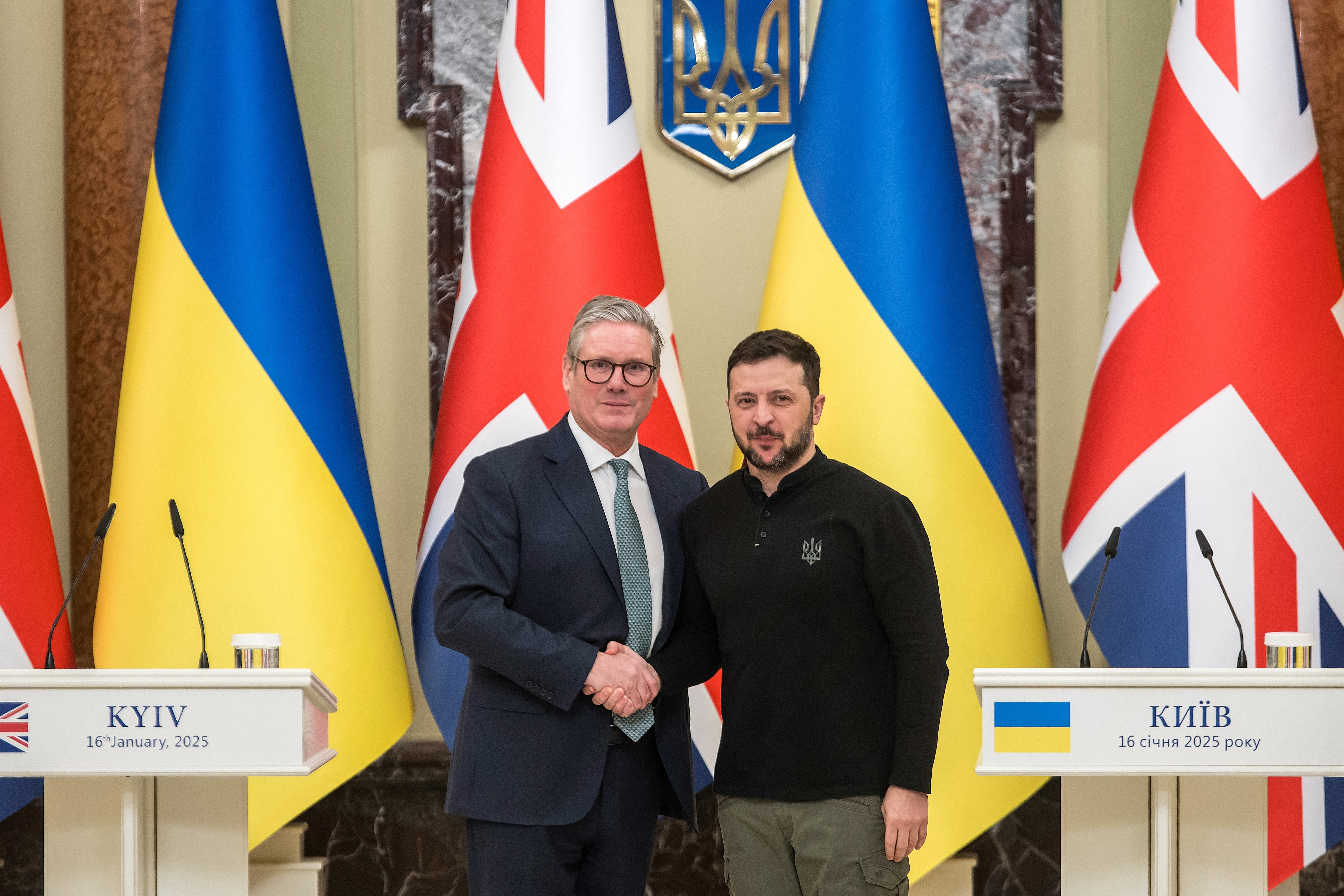 בריטניה, צרפת ואוקראינה מכינות תוכנית לסיום המלחמה באירופה, שתוצג לנשיא טראמפ