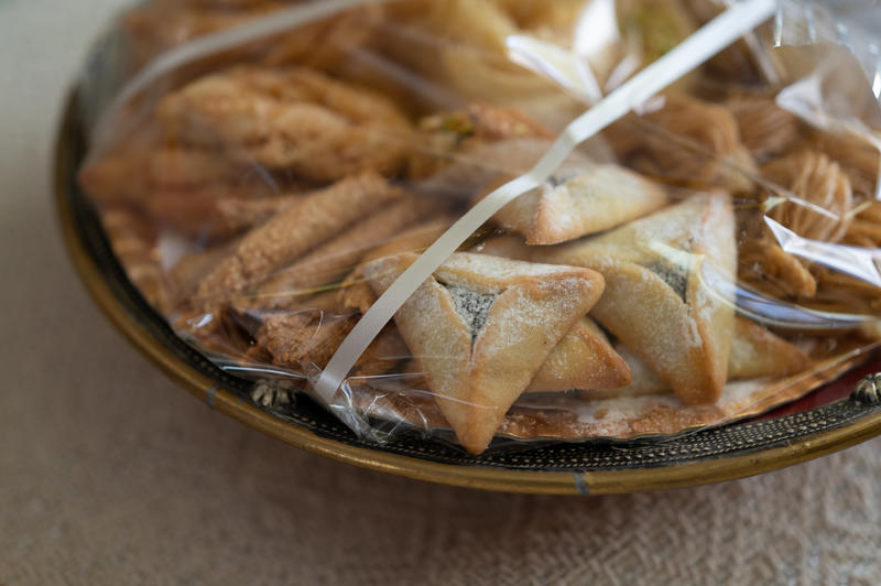 האם מותר להביא משלוח מנות למי שאינו מברך? האם מותר להביא משלוח מנות למי שאינו מברך?