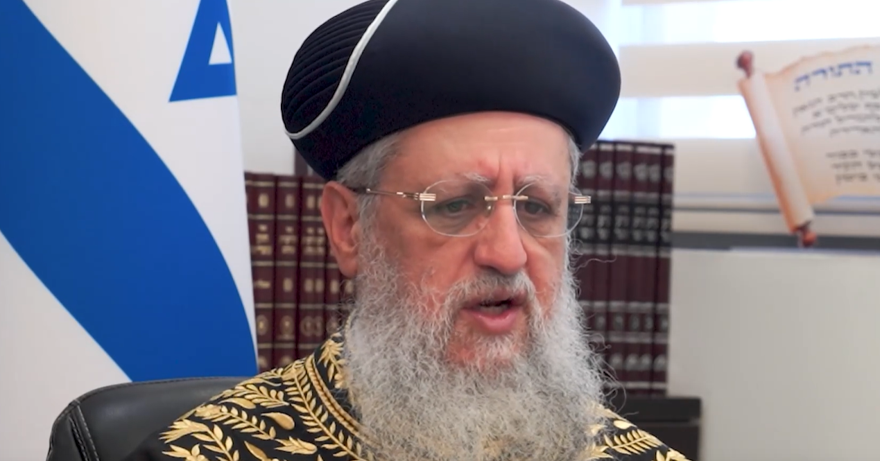 מרן הראשון לציון משיב בדמעות לשאלת ערוץ 2000: איך אפשר לחגוג פורים כשאחינו בשבי? 