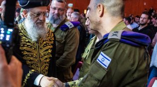 "גל חזרה בתשובה בדרך!" - מרן הראשון לציון חוזה בערוץ 2000