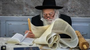 מדריך: עד מתי אפשר לקרוא את מגילת אסתר, בלילה וביום