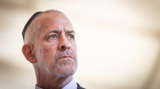 הסערה מחריפה: מחאות נרחבות בעקבות כוונת רה"מ לפטר את ראש השב"כ