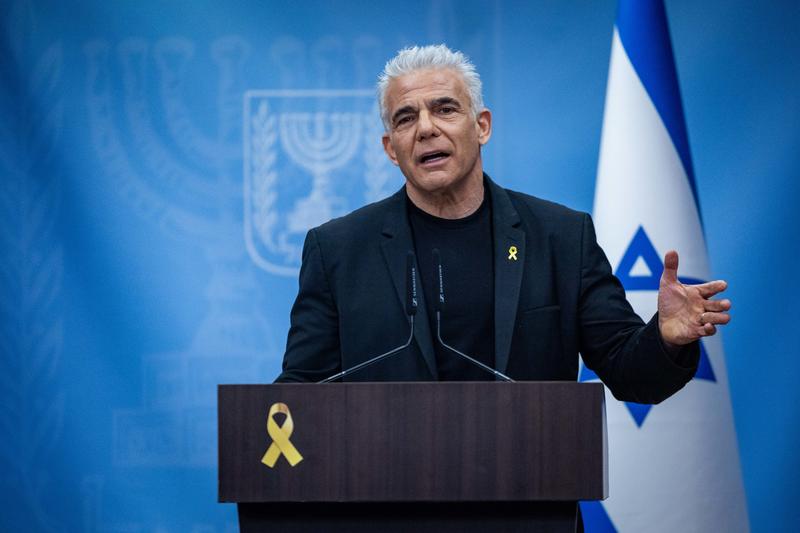 לפיד הודיע: ראשי האופוזיציה יעתרו לבג"ץ נגד פיטורי ראש השב"כ