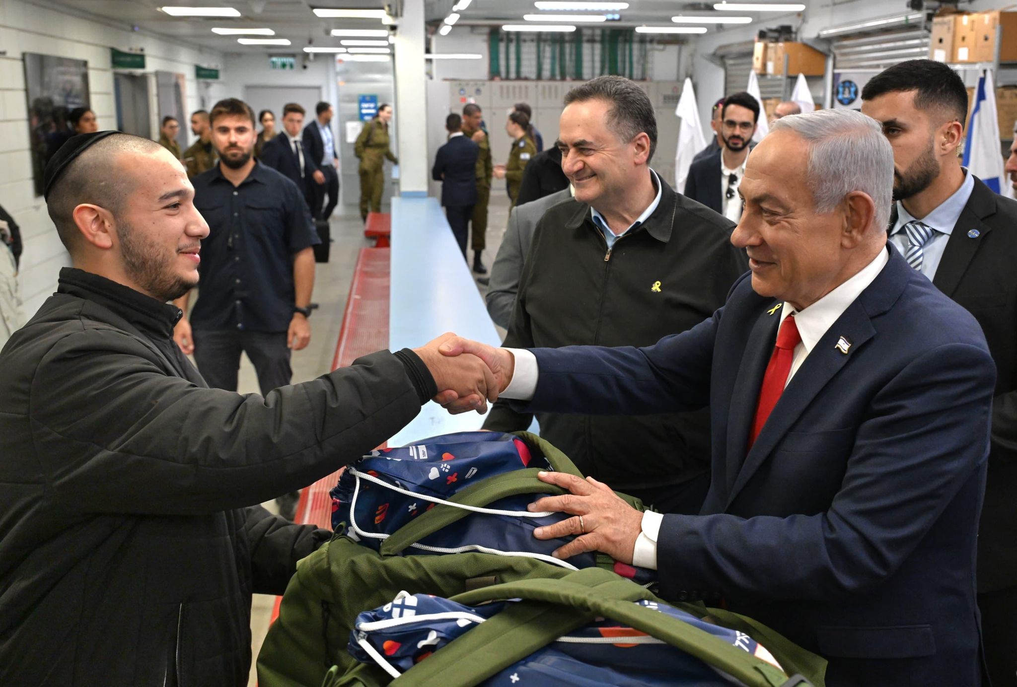 רה"מ הבטיח למתגייסים: "רוח הלוחמים היא המפתח לניצחון – נשלים אותו בהקדם"