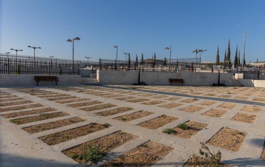 הביטוח הלאומי יקצר בחצי את זמן הקמת מצבות לנפטרים עריריים הביטוח הלאומי יקצר בחצי את זמן הקמת מצבות לנפטרים עריריים
