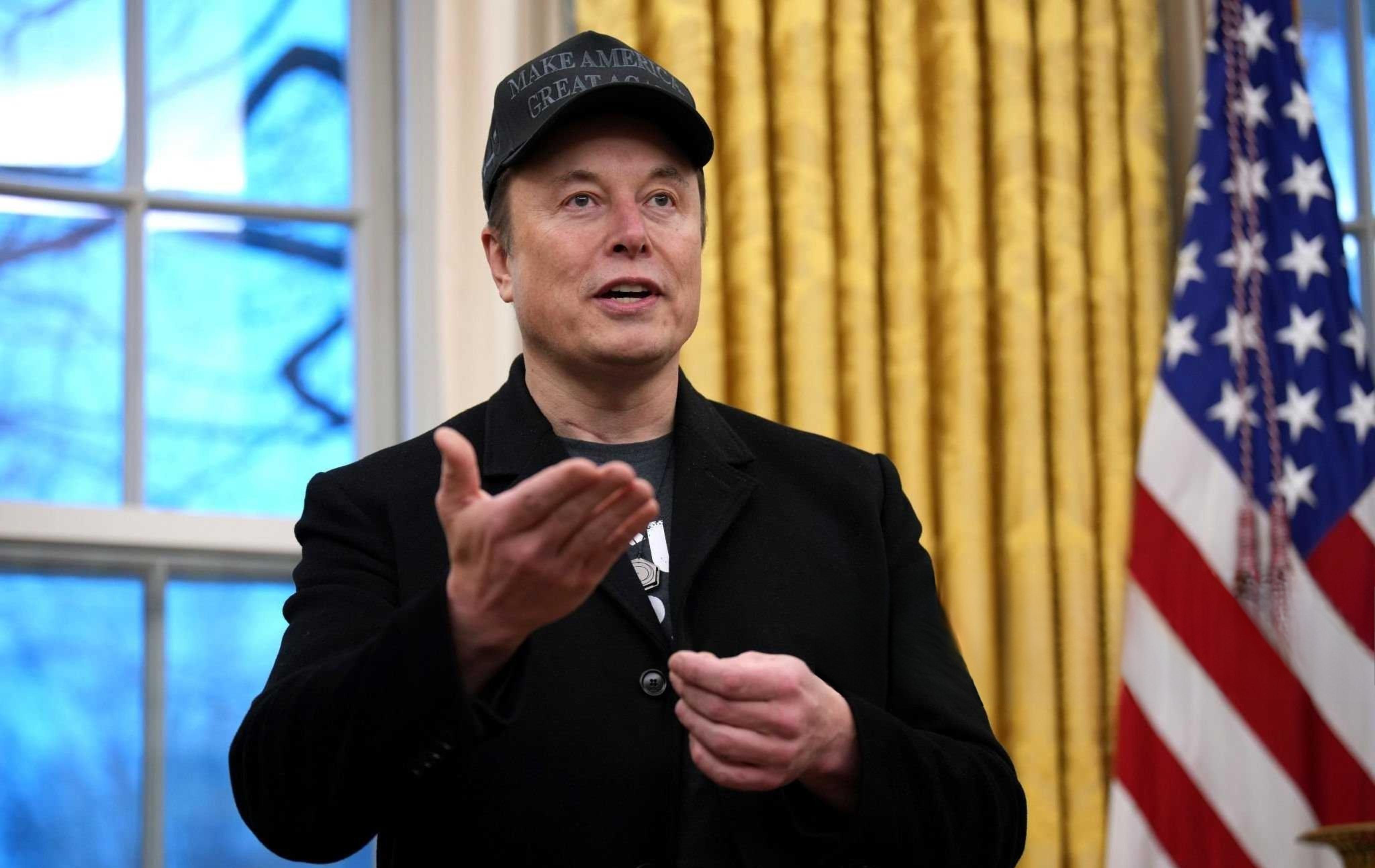 האדם העשיר בעולם עתיד לעזוב את ממשל טראמפ