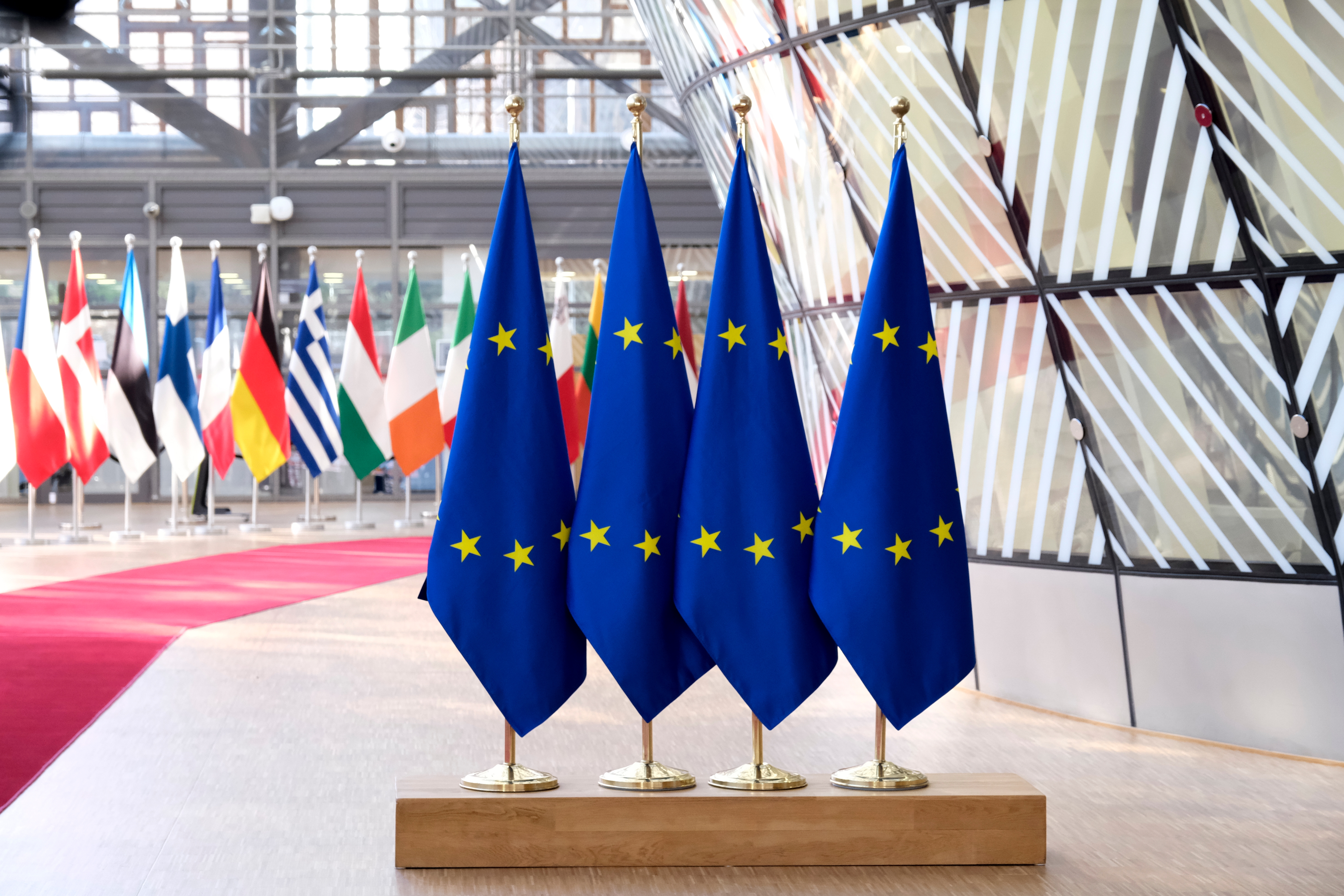 האיחוד האירופי מטיל קנסות אדירים על חברות הענק אפל ומטא האיחוד האירופי מטיל קנסות אדירים על חברות הענק אפל ומטא