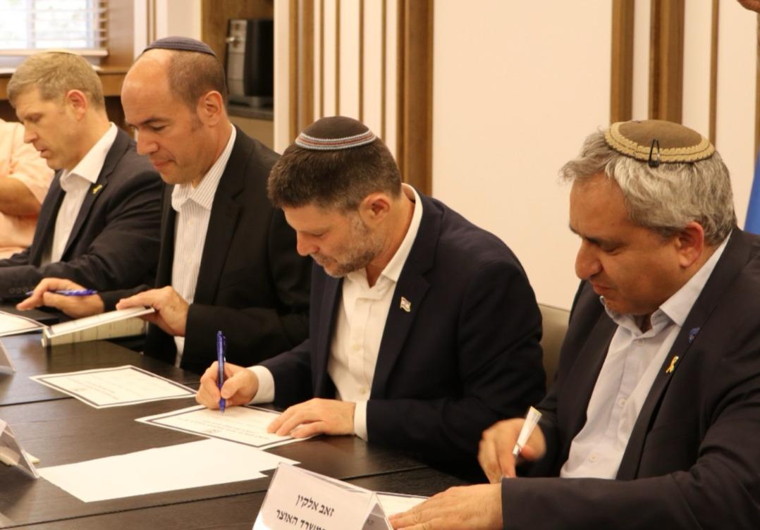 הממשלה, המגזר העסקי והפילנתרופיה החליטו לשלב כוחות למען מטרה נעלה הממשלה, המגזר העסקי והפילנתרופיה החליטו לשלב כוחות למען מטרה נעלה