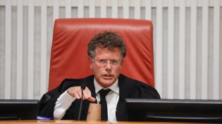 בג"ץ בפשרה: רונן בר ישאר ראש השב"כ, לפחות עד אחרי פסח