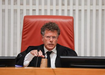 בג"ץ בפשרה זמנית: רונן בר ישאר ראש השב"כ, לפחות עד אחרי פסח