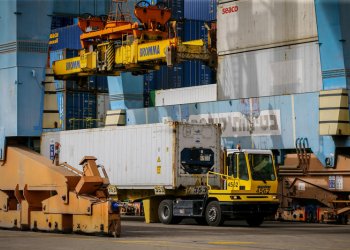 נמל אשדוד התייצב תחת אש, והרוויח הון עתק