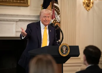הנשיא טראמפ נכנע ללחץ, ומקפיא את העלאת המכסים ב-90 יום - למעט סין