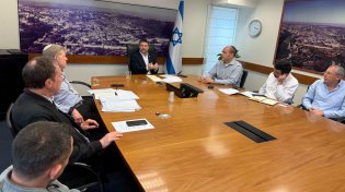 מכסי טראמפ: שר האוצר ימריא לארה"ב אחרי הפסח