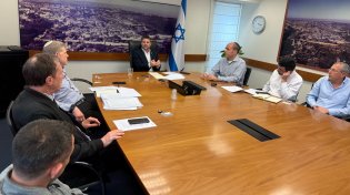 מכסי טראמפ: שר האוצר ימריא לארה"ב אחרי הפסח