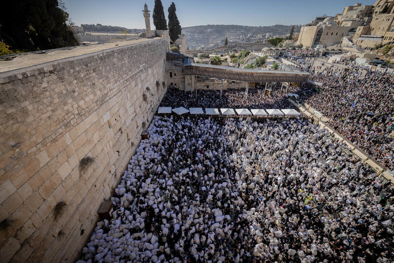 ביום שלישי בכותל: ברכת הכהנים ו"הקבלת פני רבו" לרבנים הראשיים