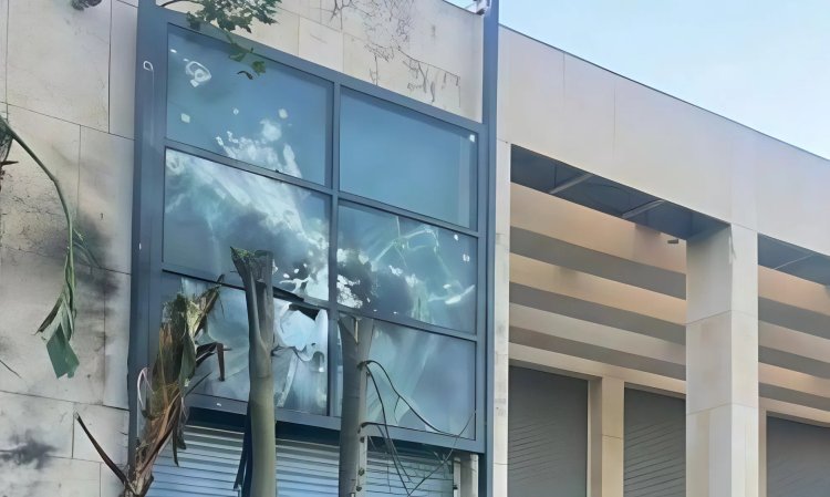 פגיעת הכטב"מ בחדר השינה של נתניהו. צילום: לפי סעיף 27א