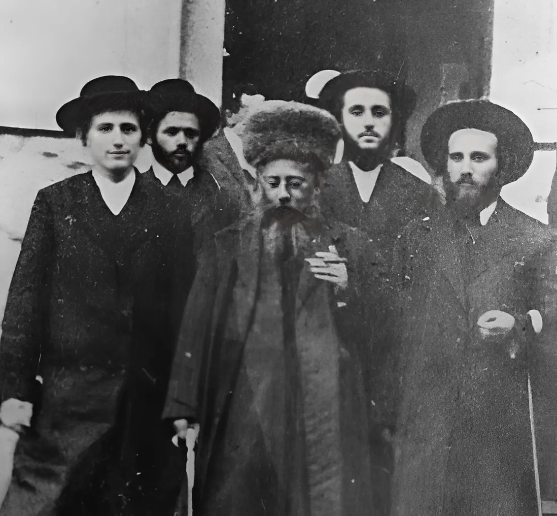 מחבר הספר "קדושת ציון" תהה: "כלום אפשר להסתתר מחבלי משיח?" מחבר הספר "קדושת ציון" תהה: "כלום אפשר להסתתר מחבלי משיח?"