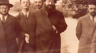 גאון הלכתי, דוקטור, מנגיש תורה: מייסד שושלת לאו המעטירה זצ"ל