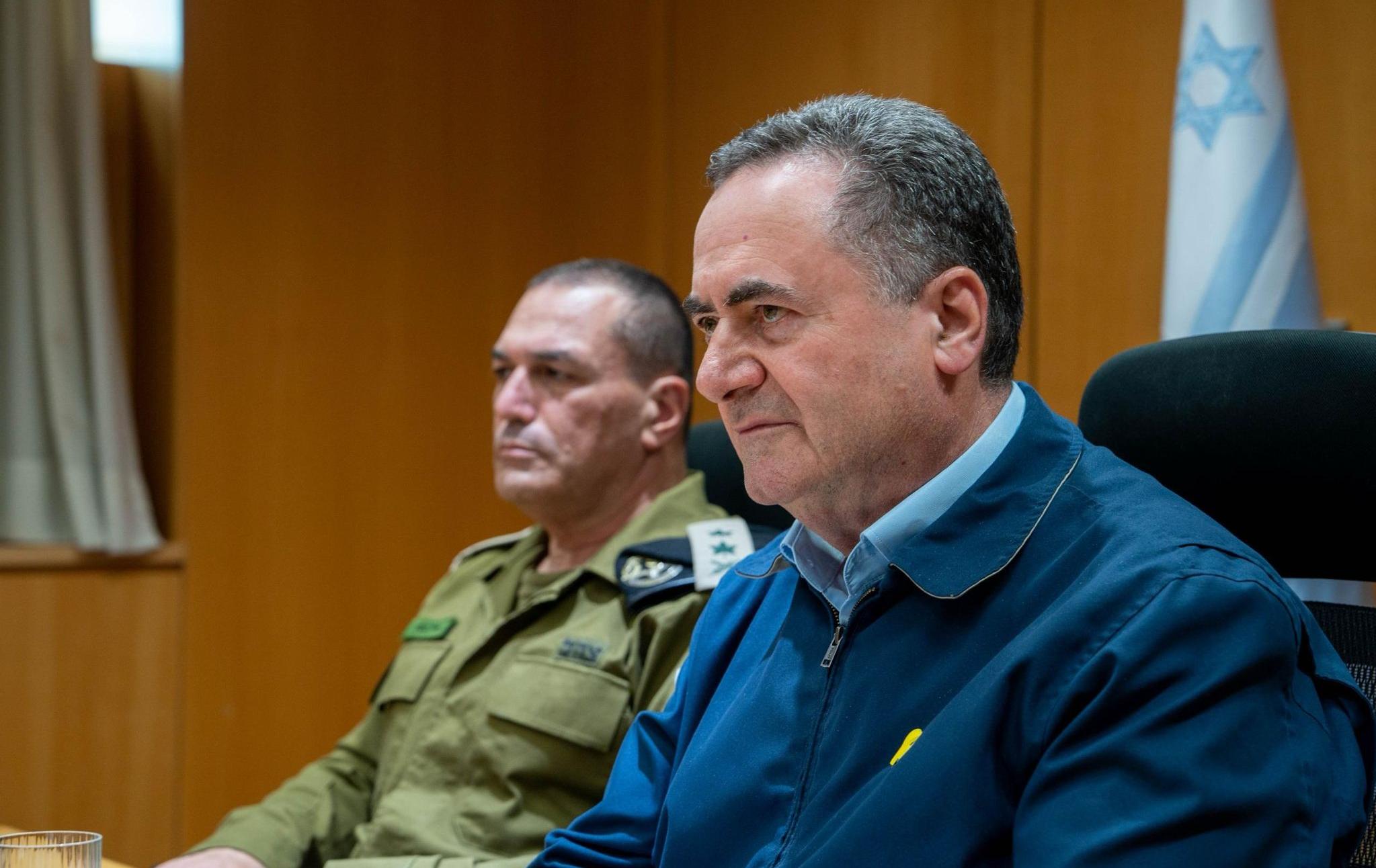 שר הביטחון לצד אלופי צה"ל: "אם נצטרך לפעול נגד איראן - נדע לעשות זאת" שר הביטחון לצד אלופי צה"ל: "אם נצטרך לפעול נגד איראן - נדע לעשות זאת"