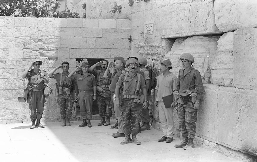 מלחמת ששת הימים: יהודים זוכים להגיע שוב לשריד בית המקדש 