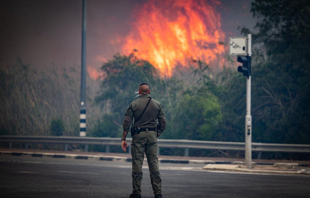 השריפה הגדולה שידעה ישראל: צוותי הכיבוי ייאבקו אל תוך הלילה 