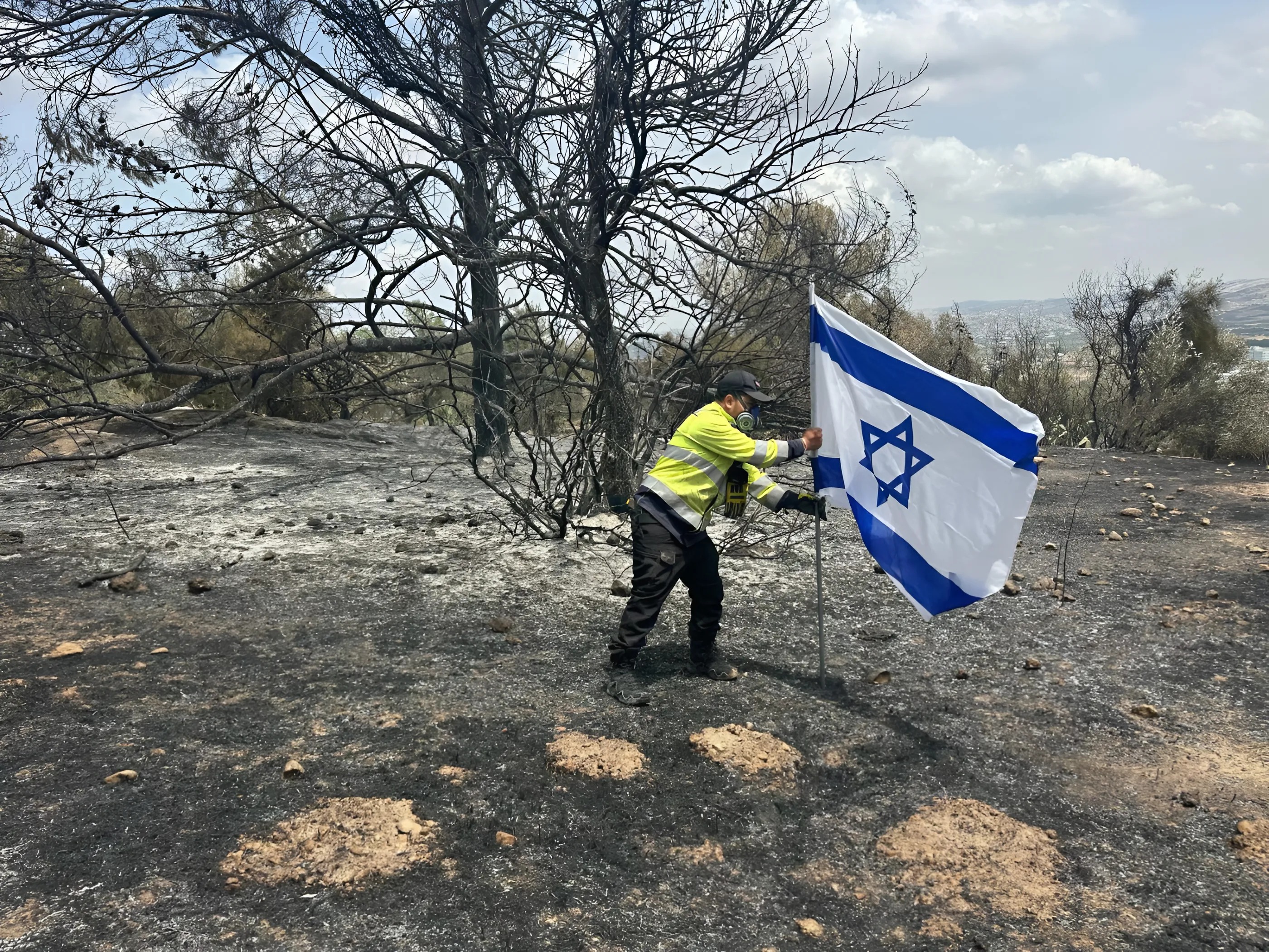 השריפה כילתה 20,000 דונמים; 21 לוחמי אש נפצעו קל השריפה כילתה 20,000 דונמים; 21 לוחמי אש נפצעו קל