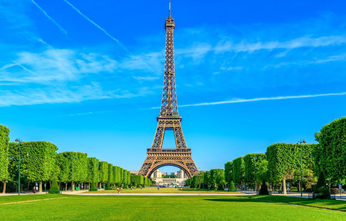 הפלא מברזל שנגלה לעולם: מגדל אייפל נפתח לציבור - היום לפני 136 שנים